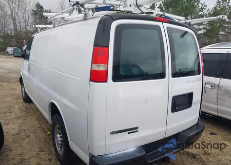 2016 Chevrolet Express 2500 Work Van z USA, uszkodzony, nr VIN 1GCWGAFF7G1334974